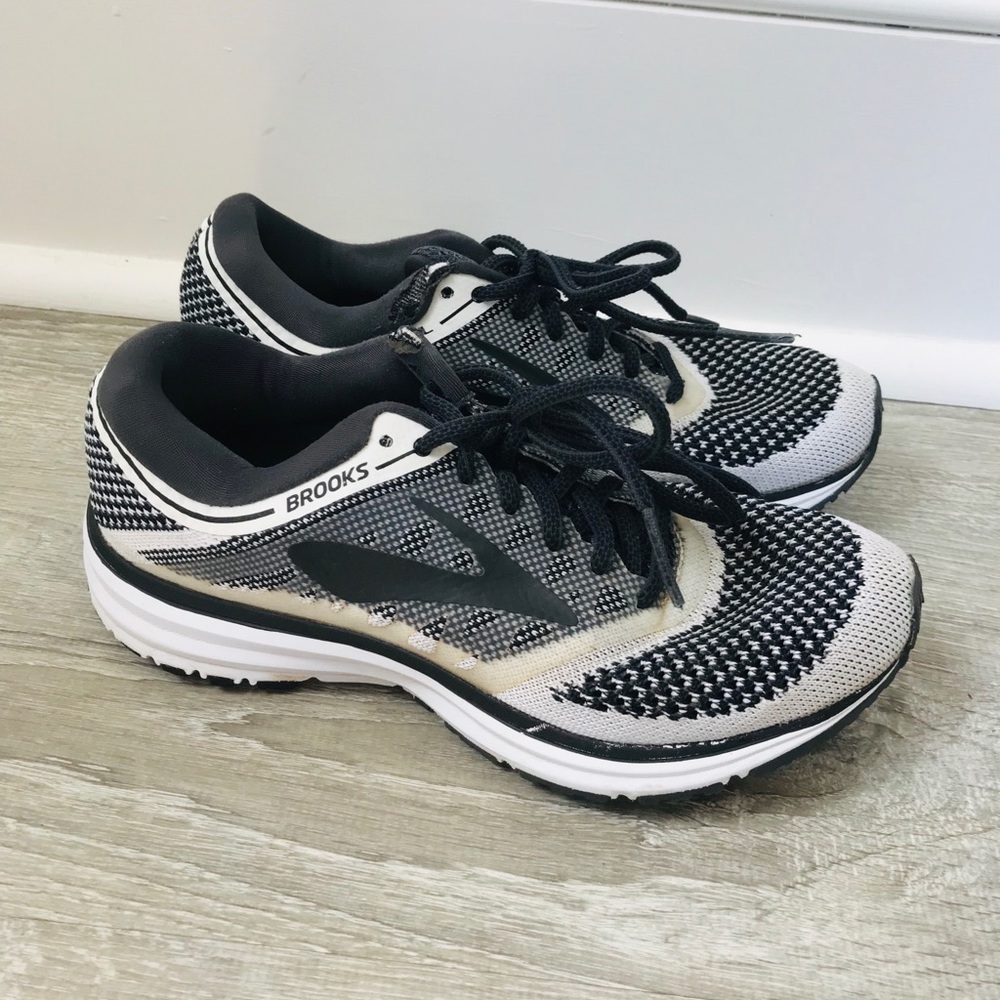Brooks Revel Sneakers